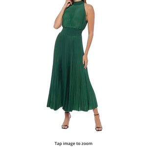 Elegant Green Pleated Maxi Dress